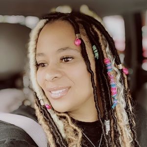 Meet your Posher, Ebony